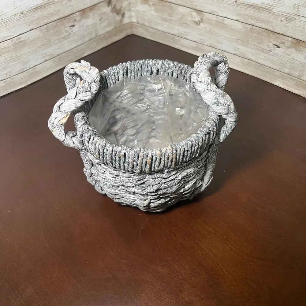Cute farmhouse‎ wicker planter basket